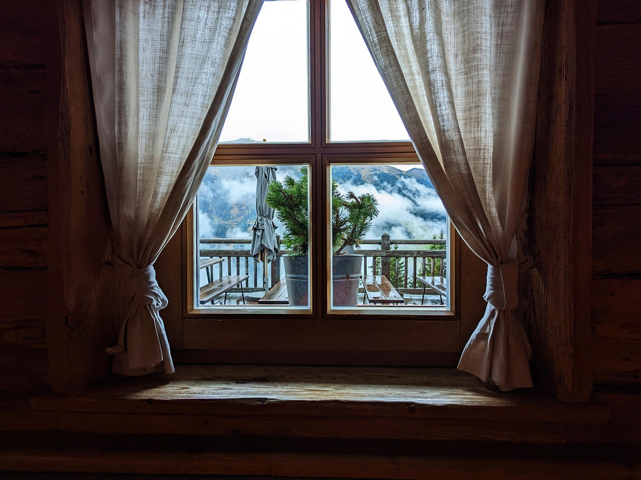 Vantaggi dei Serramenti in Legno: Comfort, Isolamento e Sostenibilità